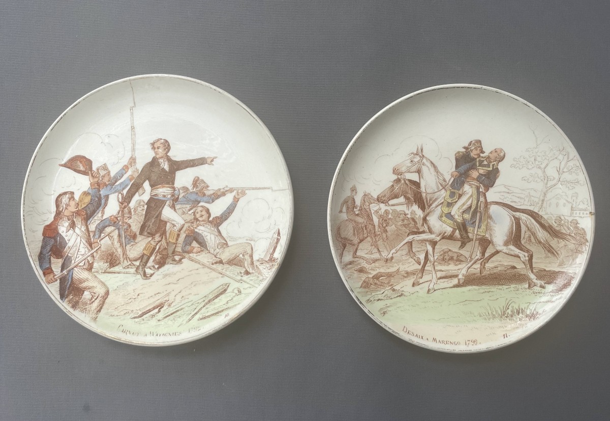 Nos Gloires Militaires, Deux Assiettes En Faïence De Creil Et Montereau