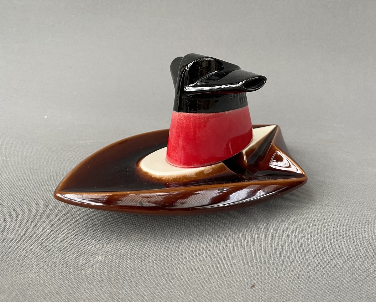  'the Smoking Chimney', Ashtray