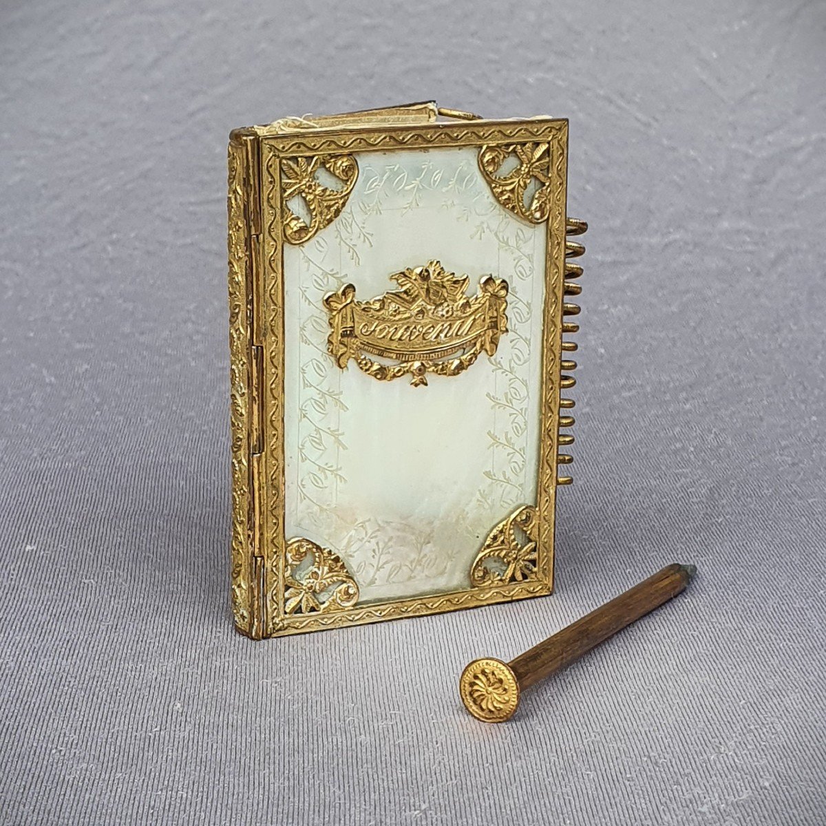 Carnet de bal en nacre, « souvenir », époque restauration vers 1820-photo-3