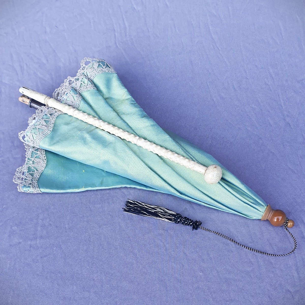 Antique Umbrella, Good Condition, Green Silk And Lace, Circa 1850-photo-3