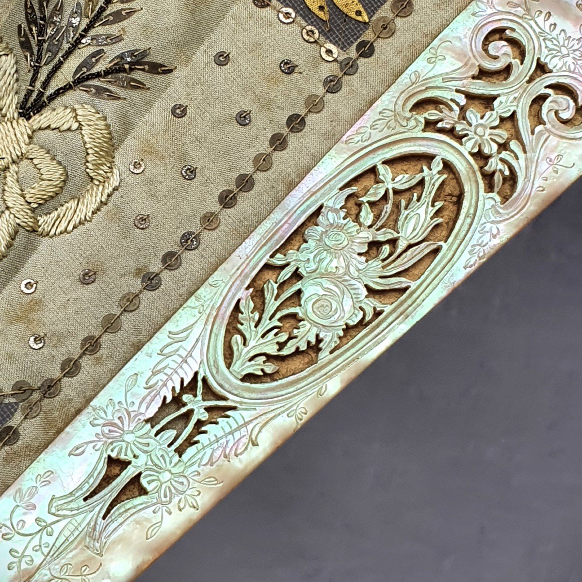 Antique Fan With Mother-of-pearl Frame And Sequined And Embroidered Leaf Circa 1860-photo-2