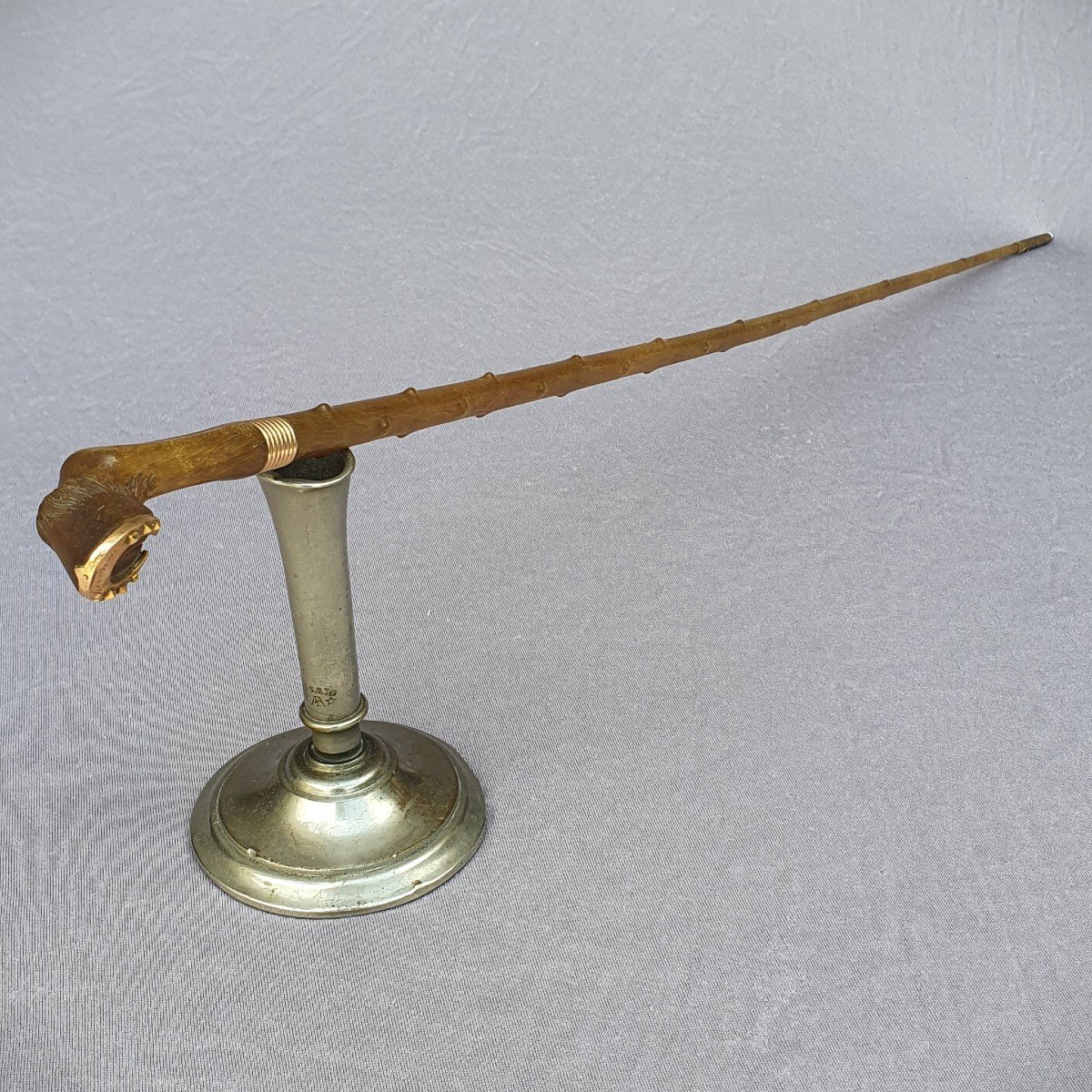 Horn And Gold Whip With Pommel In The Shape Of A Horse's Leg-photo-3