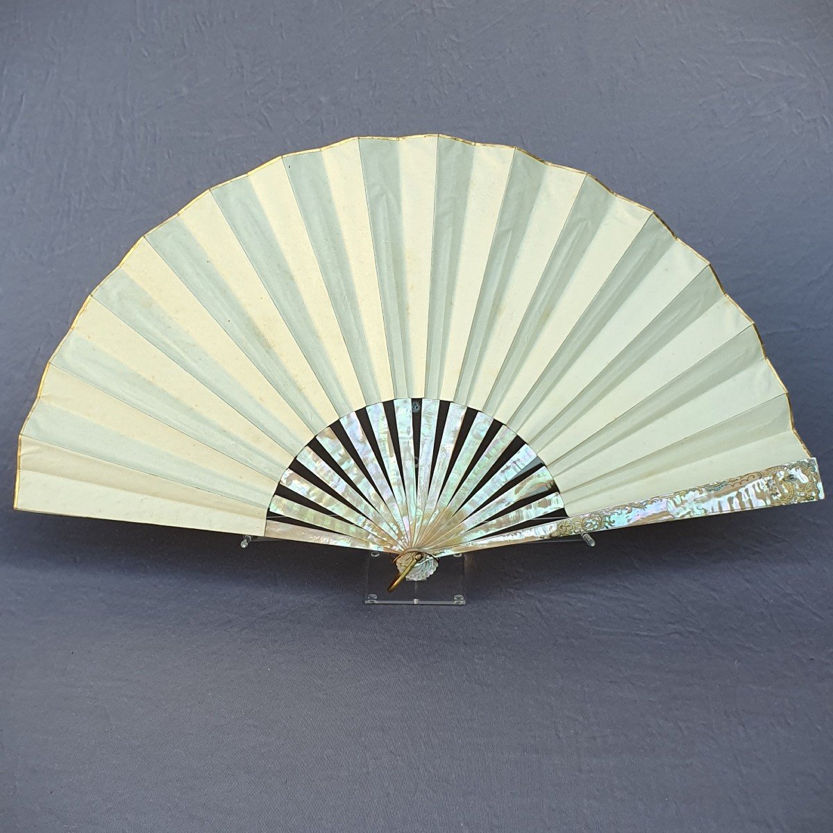 Antique Fan, 19th Century, Mother-of-pearl And Gouache On Leather, Maison Faucon In Paris-photo-3