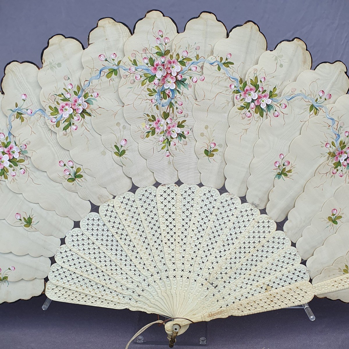 Antique Fan Called "palmettes" In Bone And Painted Silk-photo-2