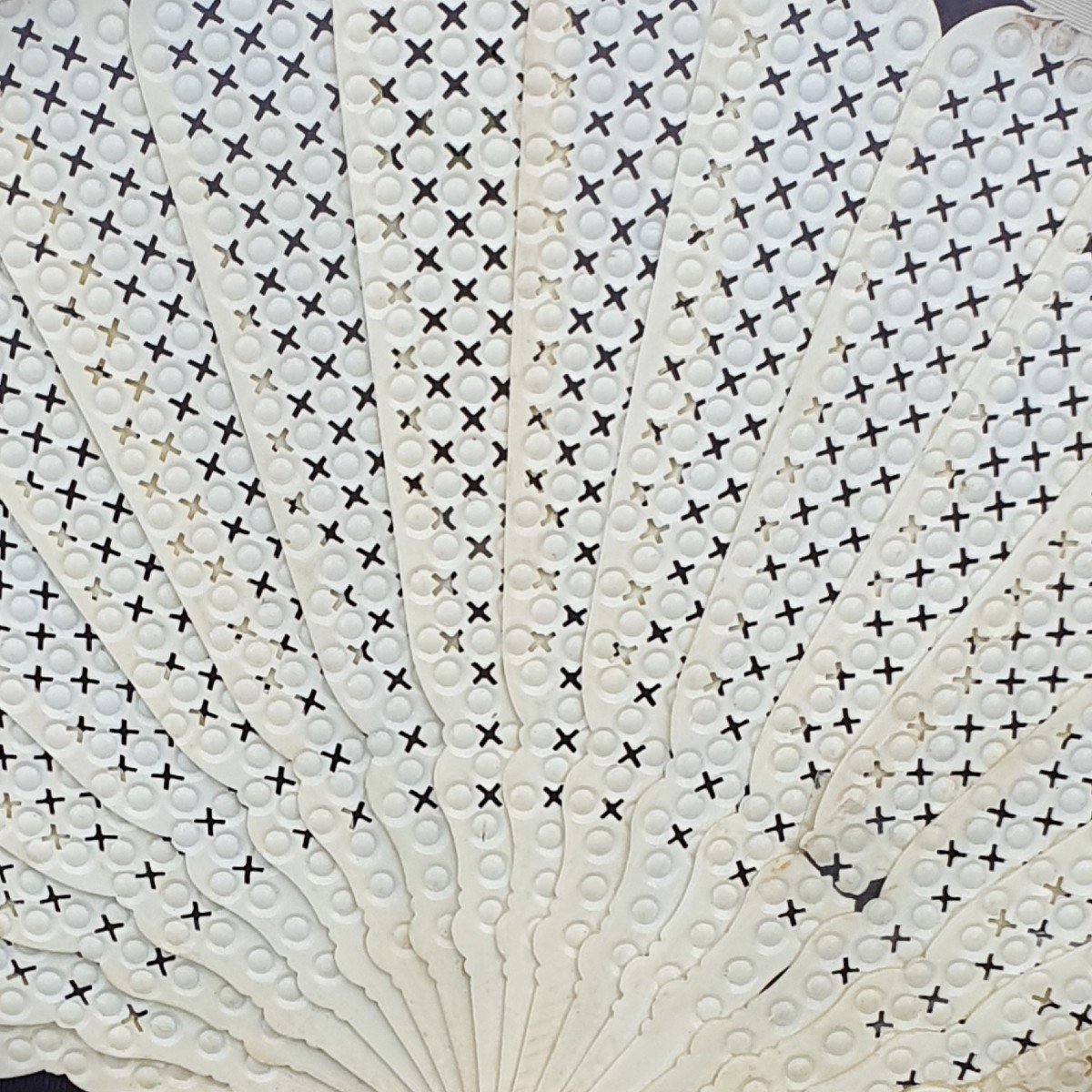 Antique Fan Called "palmettes" In Bone And Painted Silk-photo-4