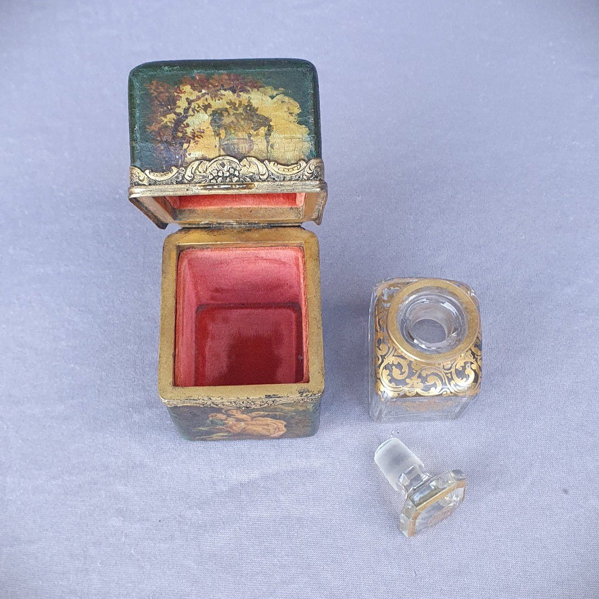 Perfume Bottle In Painted Box Vernis Martin-photo-4