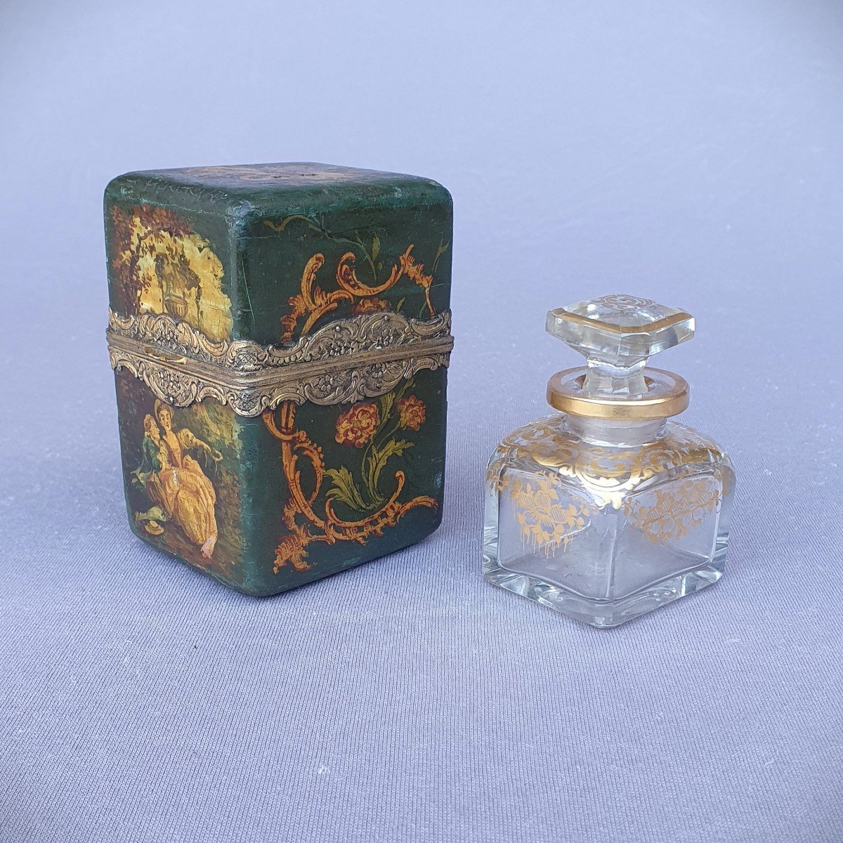 Perfume Bottle In Painted Box Vernis Martin-photo-1