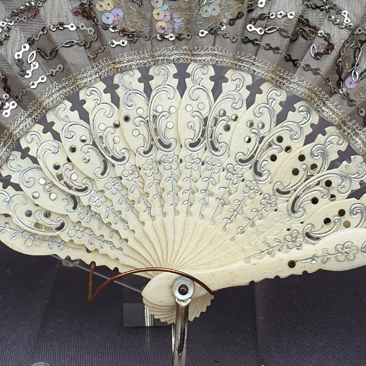 Fan In Sequined And Embroidered Tulle In Its Embroidered Case Circa 1910-photo-1