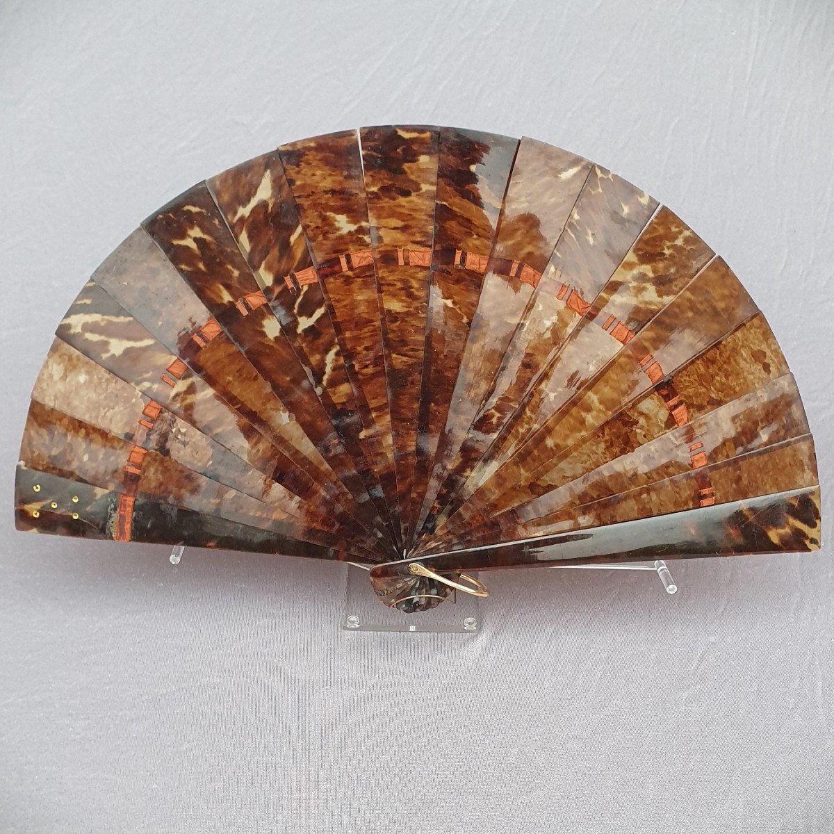 Antique Tortoise Shell Fan, Gold Monogram Under County Crown-photo-3