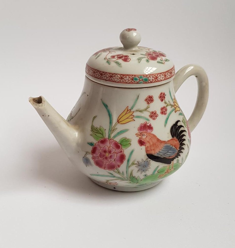 18th Century Chinese Famille Rose Qianlong Porcelain Teapot-photo-2