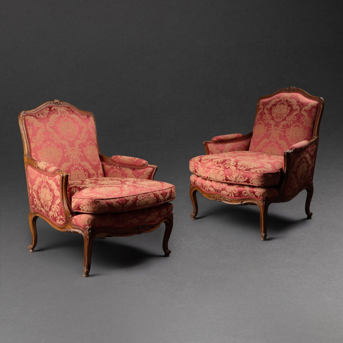 Paire De Fauteuils à Coussin Style Louis XV estampillé Mailfert