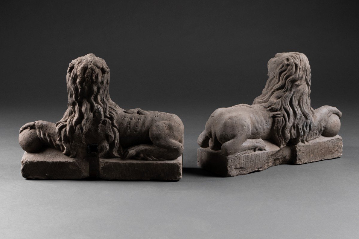 Pair Of Sandstone Lions - Late 17th Century-photo-2