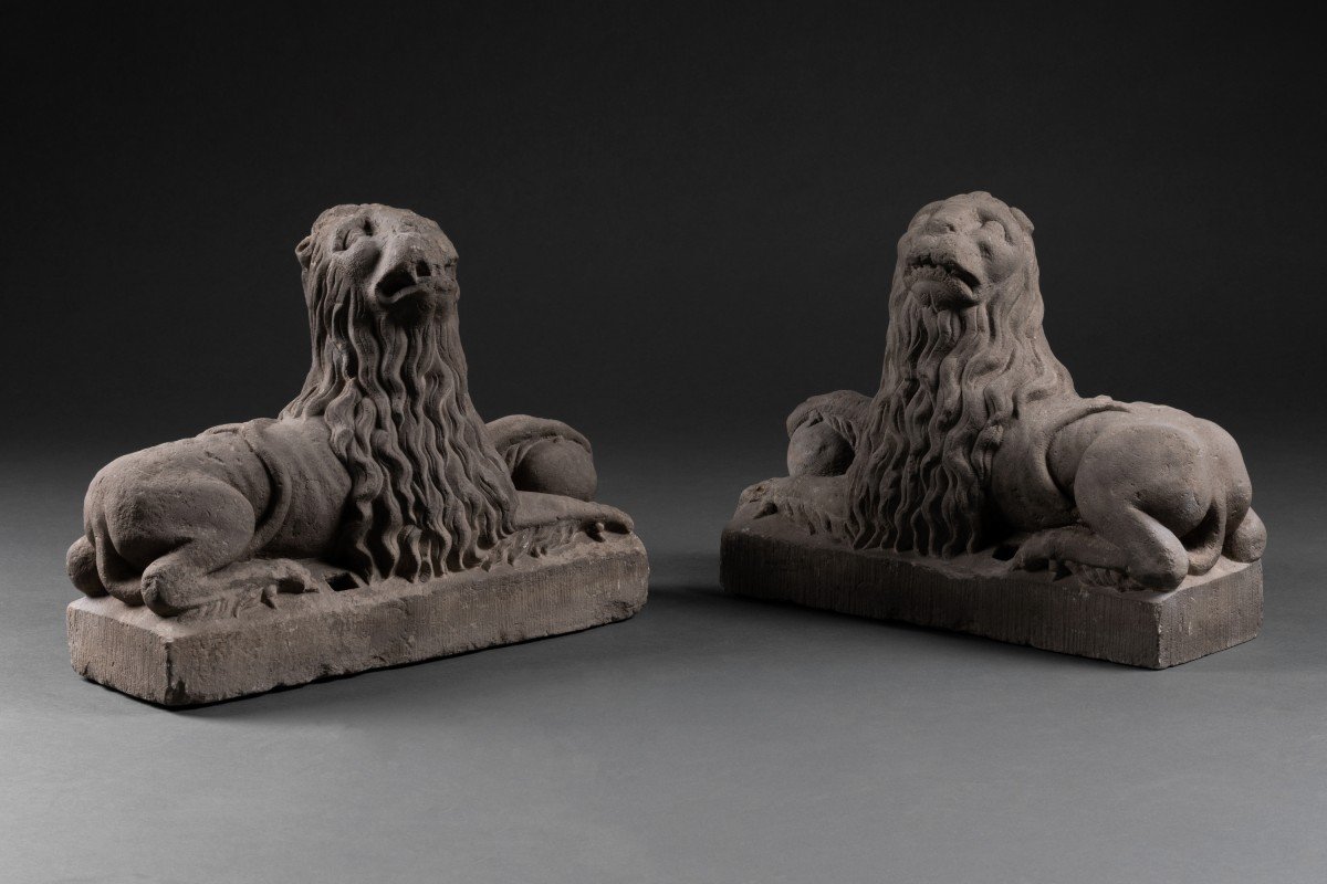 Proantic: Pair Of Sandstone Lions - Late 17th Century