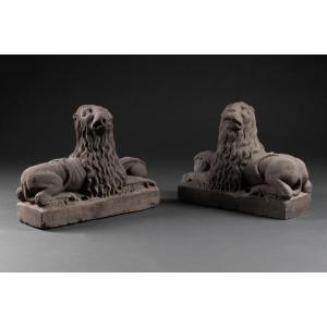 Pair Of Sandstone Lions - Late 17th Century