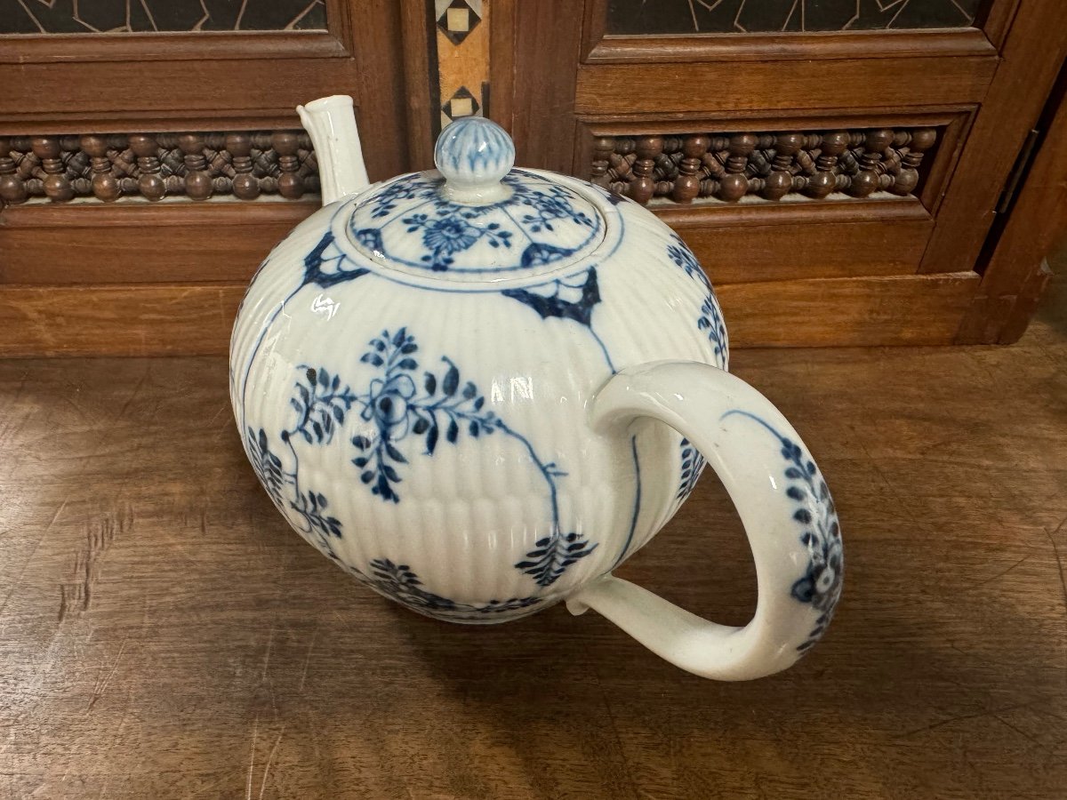 Meissen Porcelain Teapot From The Period Of Camillo Marcolini-photo-3