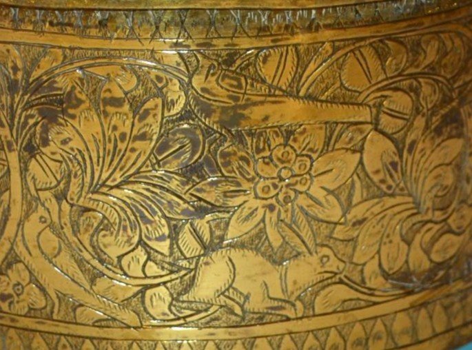 Kadjar Art, Carved Copper Box Of Seated Princes, Flowers, Hare, Cat, And Birds, 19th Century-photo-6