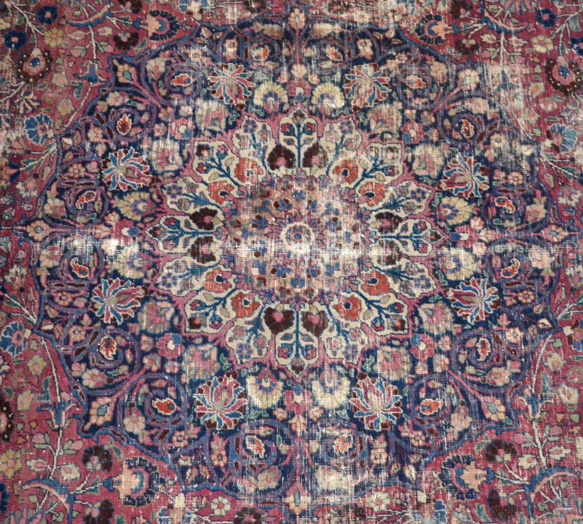 Kirman ancien, 316 x 432 cm, médaillon à rosette rayonnante, Perse, fin du XIXème Siècle-photo-1