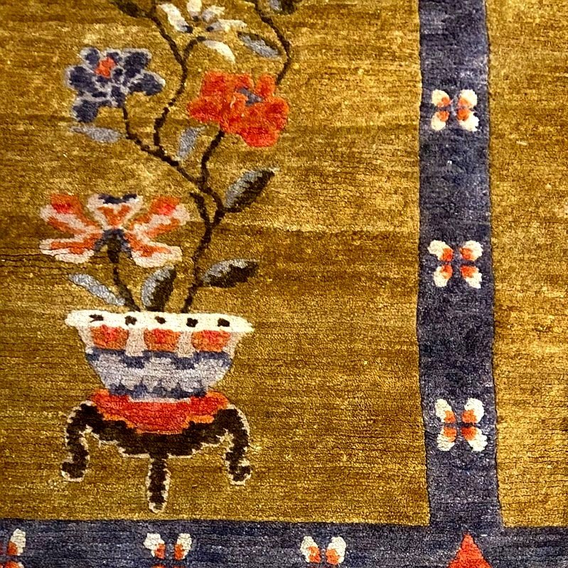 Tapis aux quatre vases, Kham, 120 x 175 cm, laine nouée main au Tibet vers 1960, parfait état-photo-2