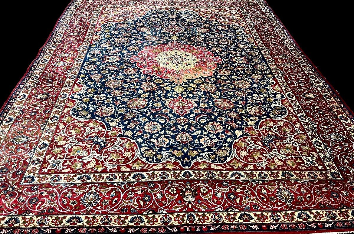 Important tapis  Ispahan, 298 cm x 384 cm, laine kork nouée main en Iran, Perse vers 1950-1960-photo-2