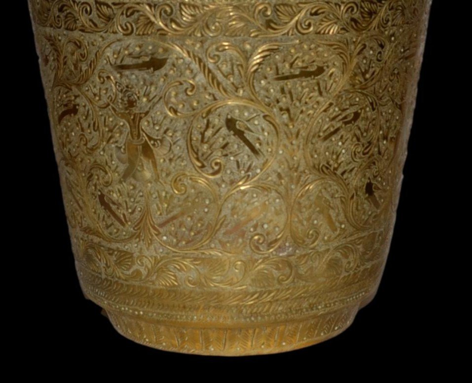 Heavy Indo-persian Brass Vase Engraved On All Sides, Birds, Friezes And Dancers, Late 19th Century-photo-2