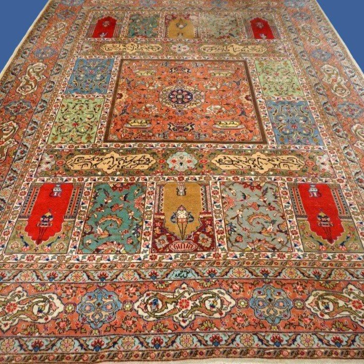 Tapis Tabriz, décor de calligraphies, 253 cm x 353 cm, laine kork nouée main en Iran vers 1980-photo-3