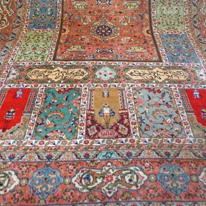 Tapis Tabriz, décor de calligraphies, 253 cm x 353 cm, laine kork nouée main en Iran vers 1980-photo-4