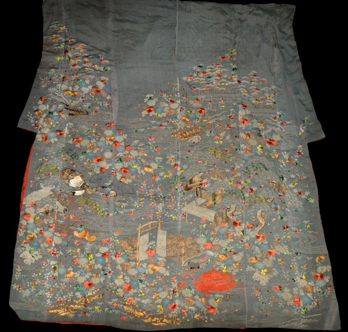 Meiji Dynasty, Rare 19th Century Kimono, Silk Embroidered With Gold Thread And Red Silk Lined Silk, Japan, -photo-7