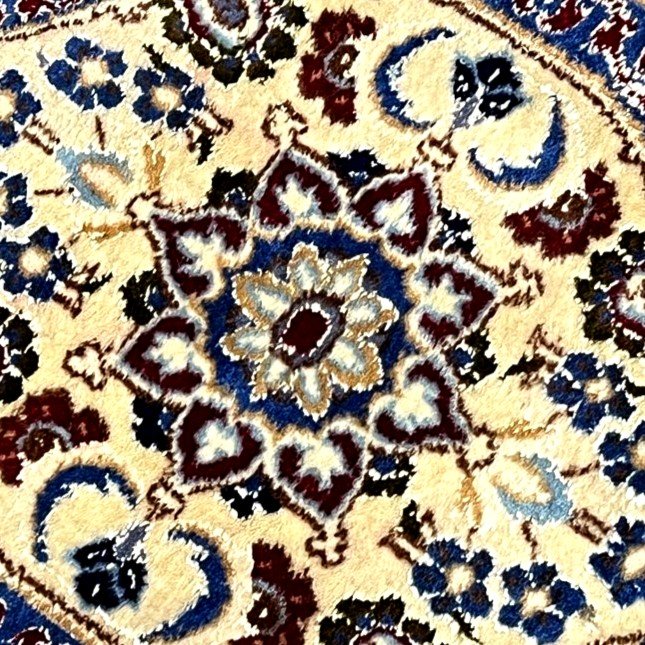 Na'in Gallery Rug, 93 X 400 Cm, Wool & Silk Hand-knotted In Iran Circa 1970, In Very Good Condition-photo-6