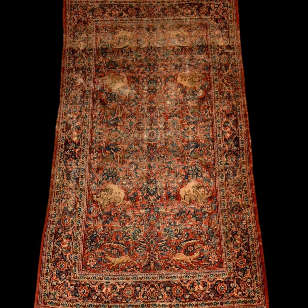 Tapis Ispahan ancien scène de chasse, 124 x 203 cm, laine nouée main en Perse au XIXème siècle