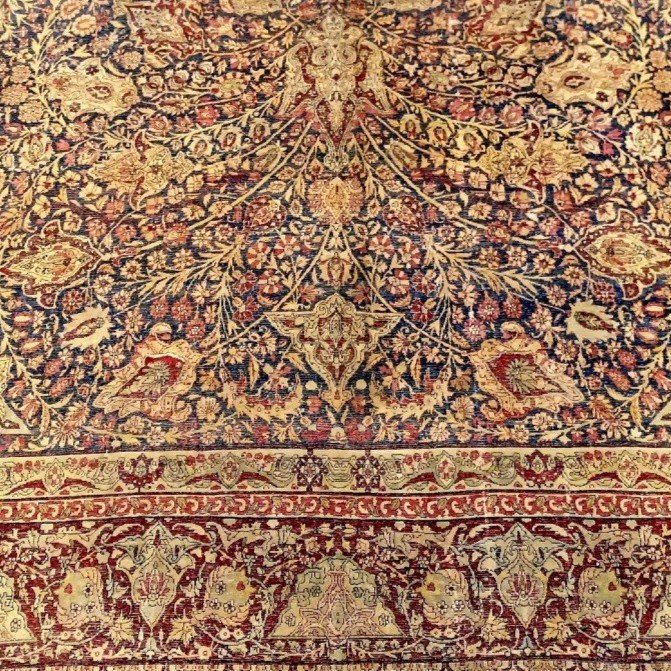 Tapis Kirman ancien, 1880, signé, 355 x 457 cm, laine nouée main, Perse, Iran, de qualité musée