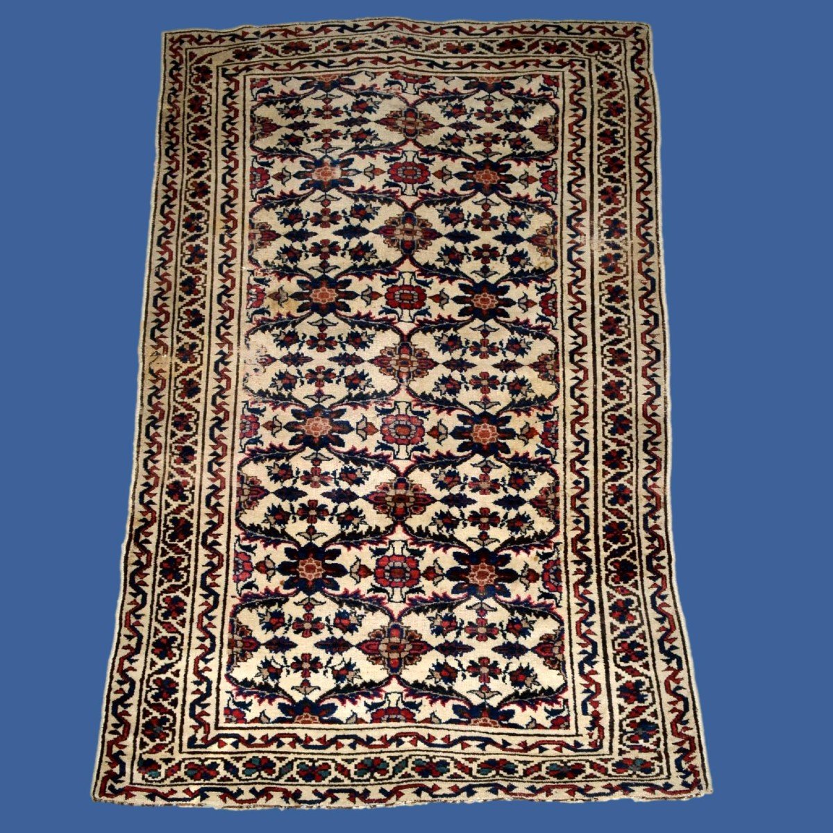 Tapis Veramin ancien, 156 cm x 242 cm, laine nouée main en Perse, Iran, Kadjar, XIXème Siècle