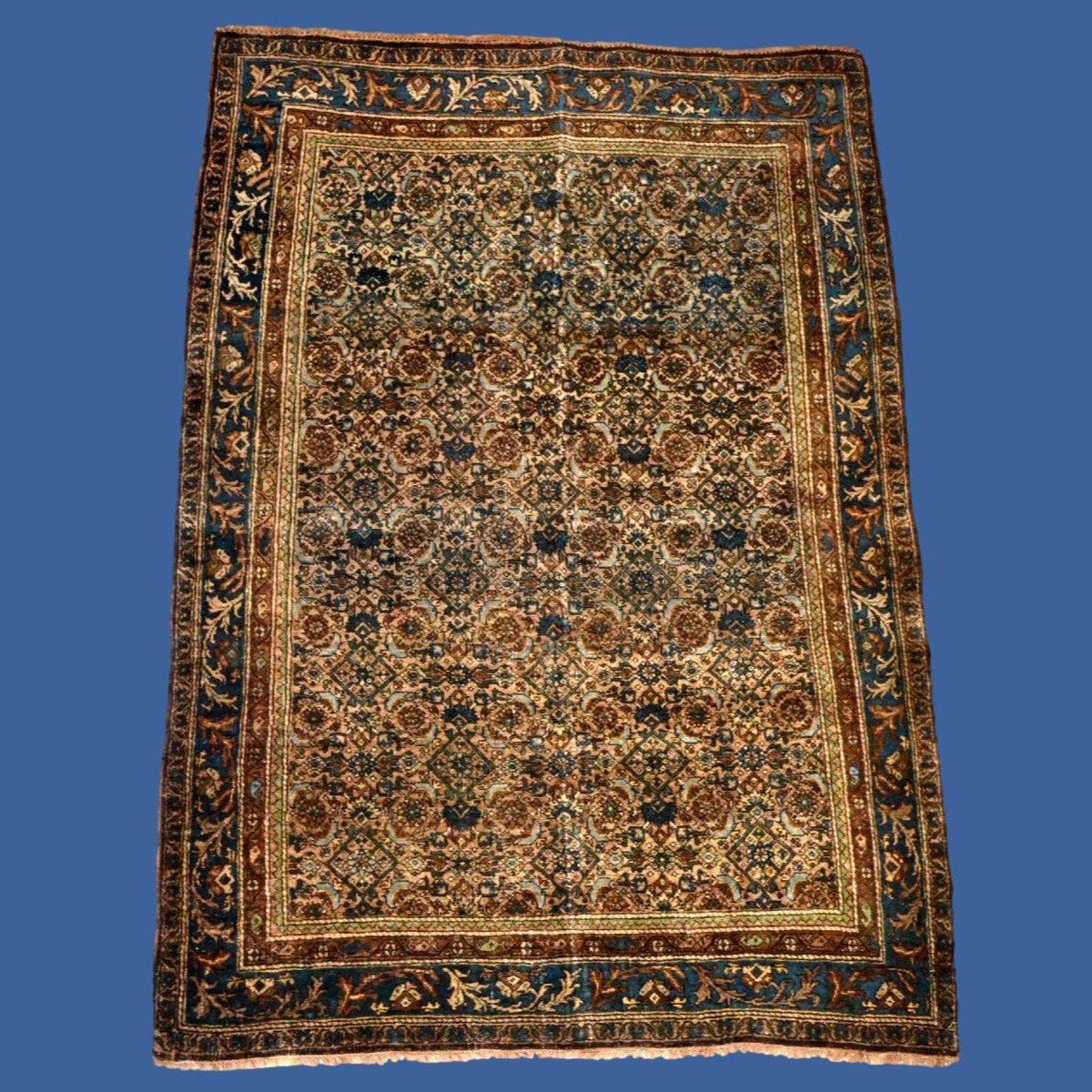 Tapis Bidjar ancien, 134 cm x 196 cm, laine nouée main en Iran, Perse, fin du XIXème siècle