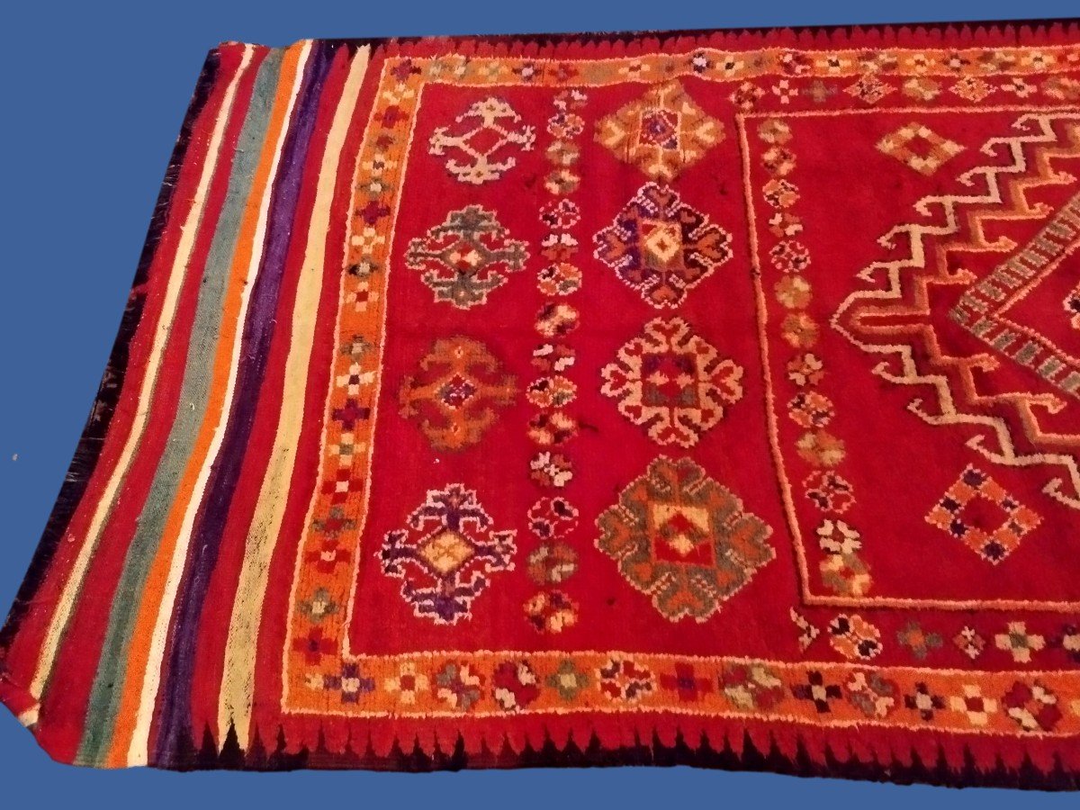 Tapis Oulad Bousbaa De Chennana, 148 cm x 393 cm, laine sur laine nouée main, Maroc avant 1950-photo-1