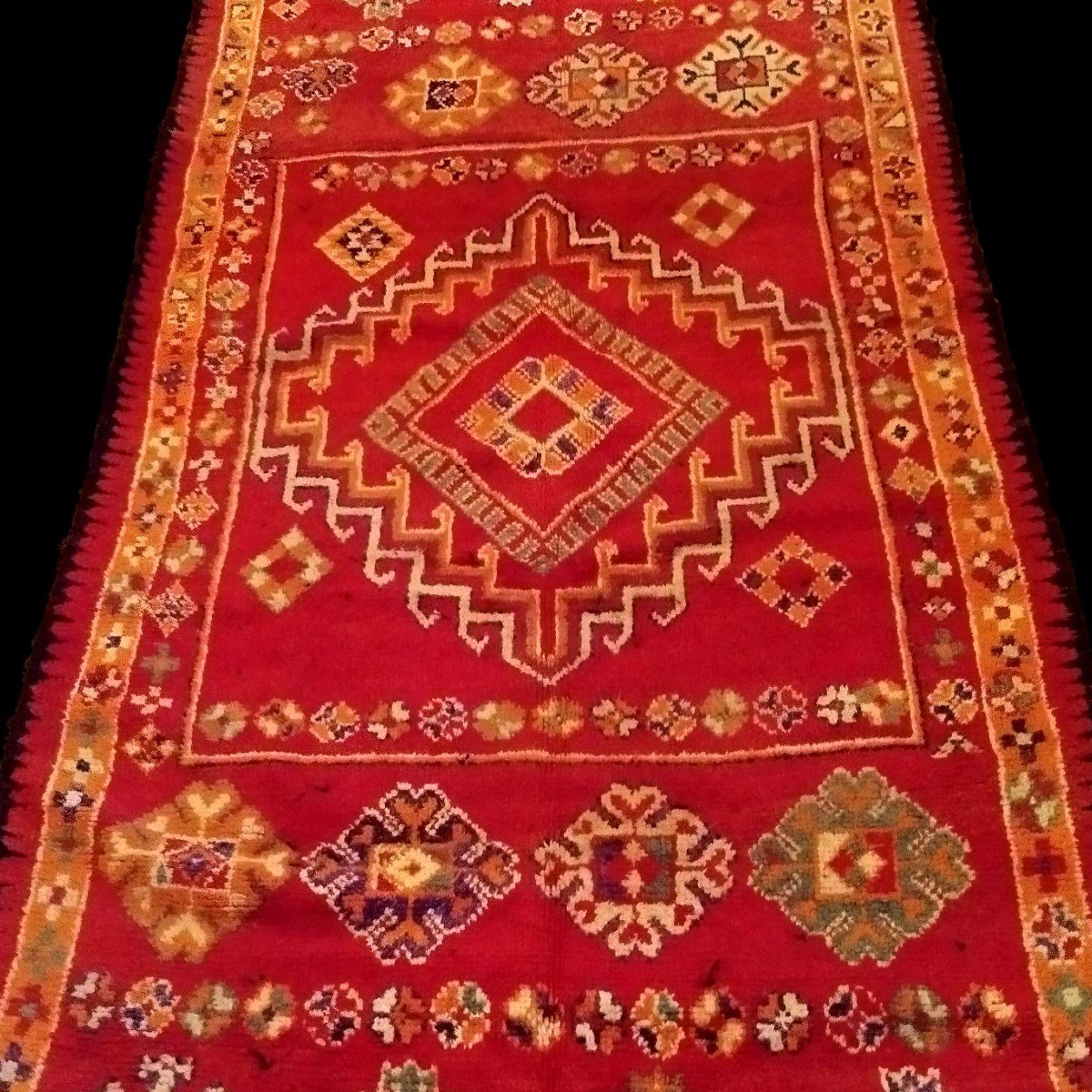 Tapis Oulad Bousbaa De Chennana, 148 cm x 393 cm, laine sur laine nouée main, Maroc avant 1950