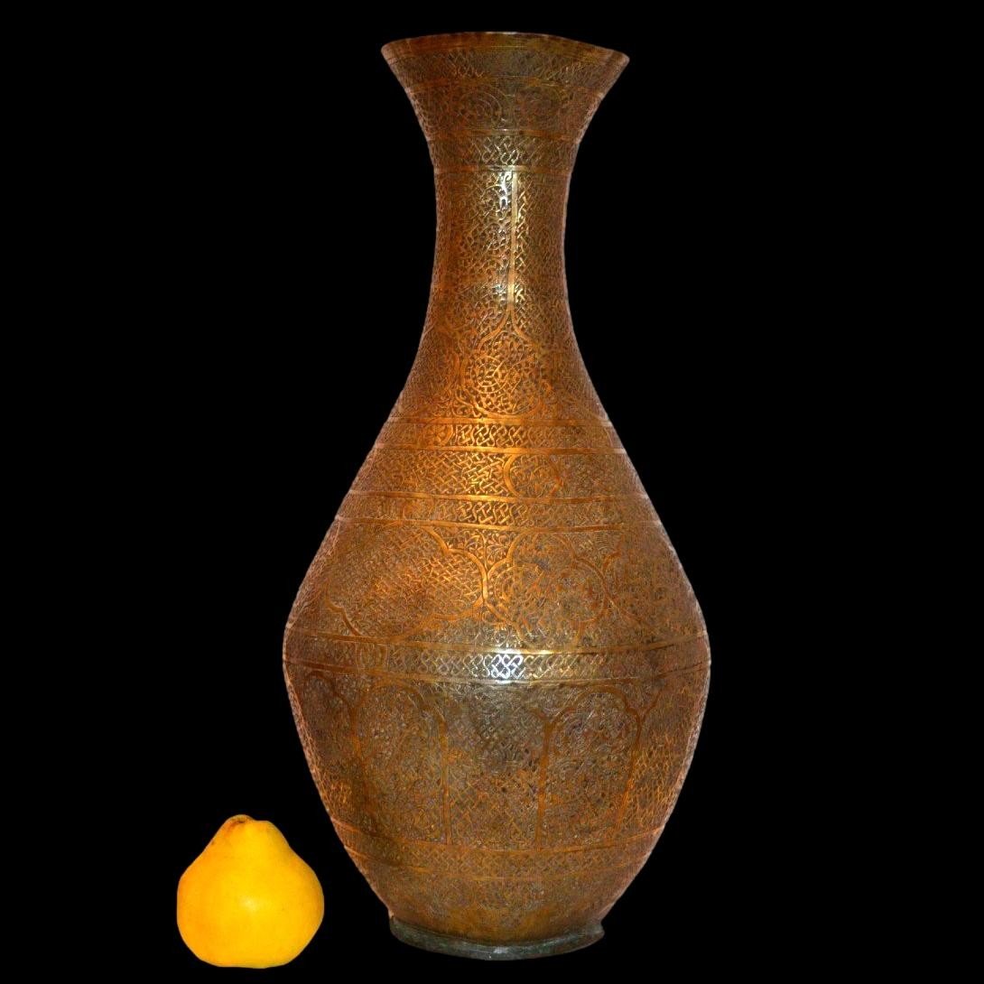 Vase ancien en laiton ciselé, Ht 46 cm, Art Ottoman du XVIIIème siècle, gravure au burin-photo-6