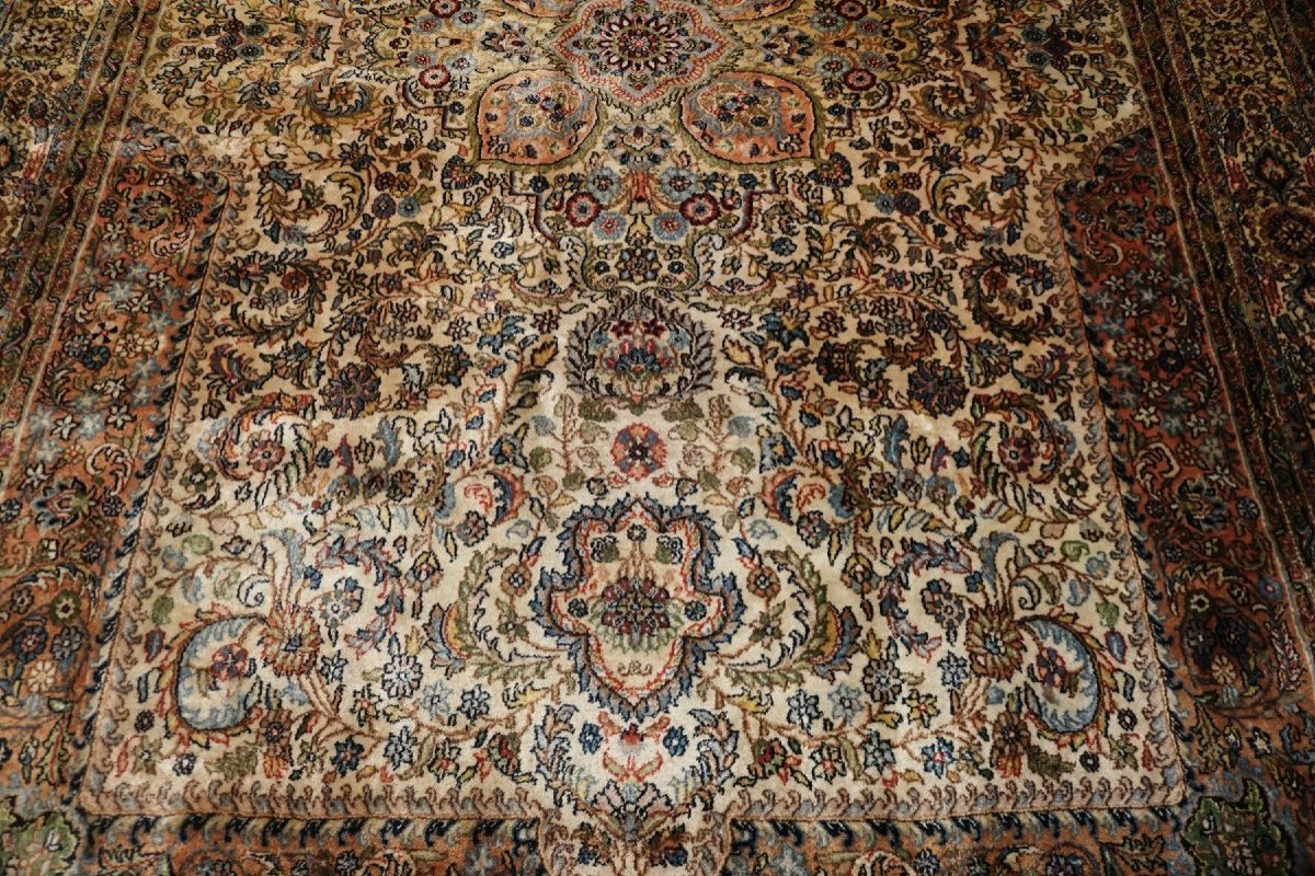 Tabriz Indo-perse, 232 cm x 345 cm, laine nouée main, ajout de soie pour la brillance vers 1980-photo-4