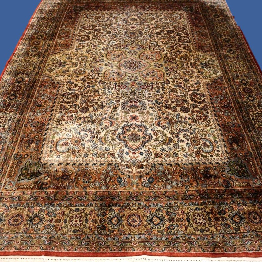 Tabriz Indo-perse, 232 cm x 345 cm, laine nouée main, ajout de soie pour la brillance vers 1980