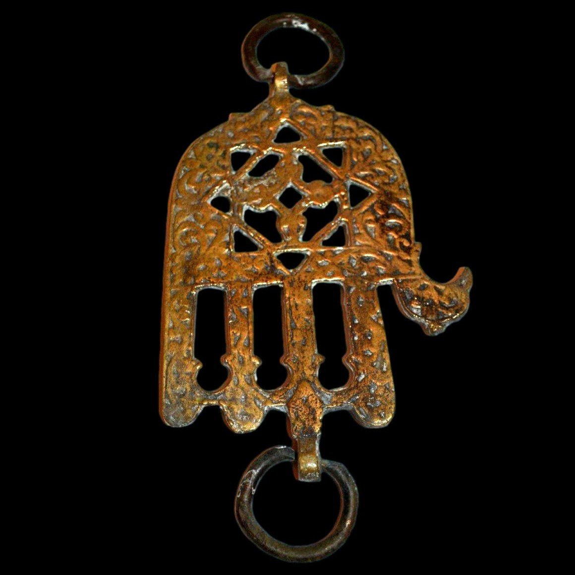 Hamsa, protection mais aussi heurtoir de porte, bronze doré, Fez, Maroc, début du XXème siècle