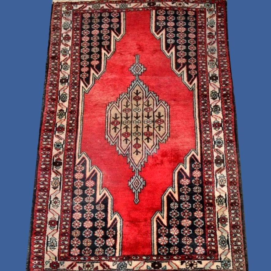 Persian Maslaghan Rug, 132 Cm X 202 Cm, Hand Knotted Wool In Iran Circa 1970 In Very Good Condition