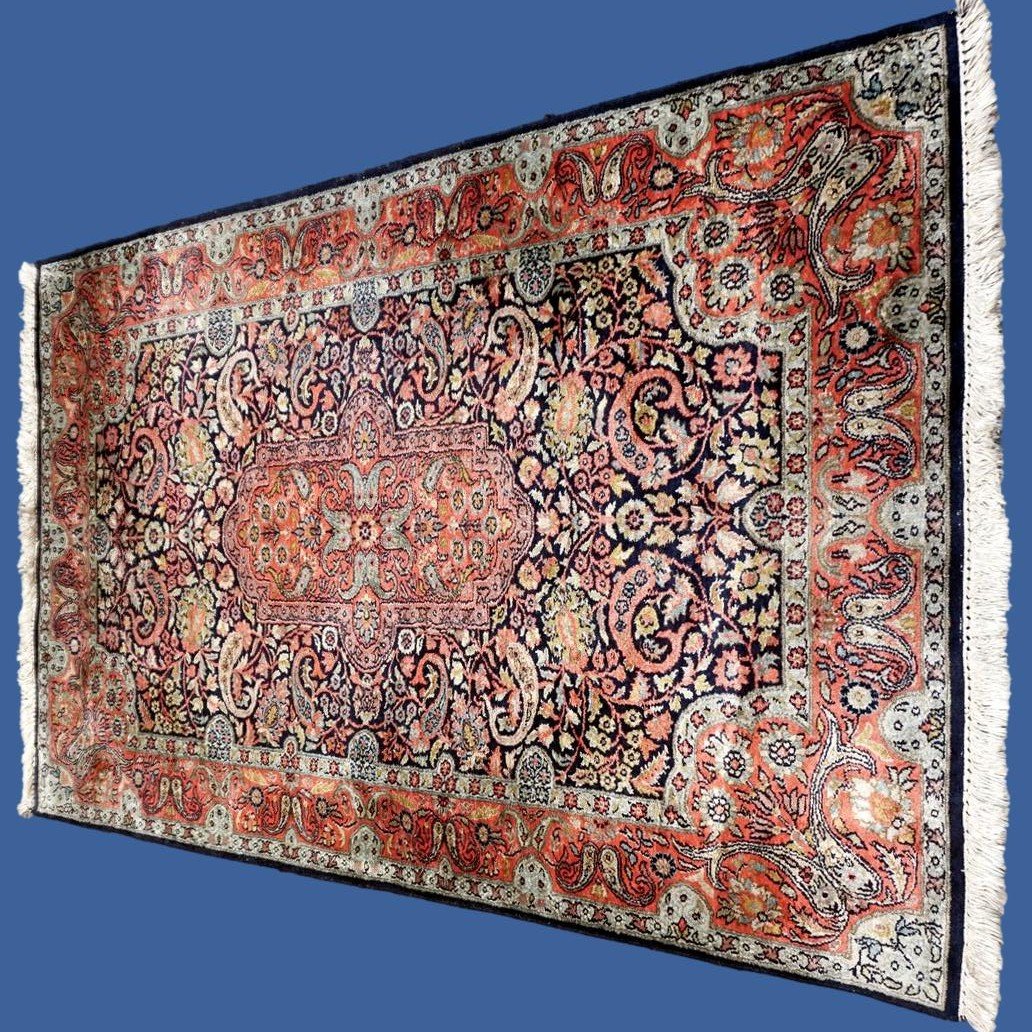 Tapis en soie du Cachemire, 94 x 153 cm, soie nouée main, Jammu-et-cachemire vers 1970-1980-photo-4