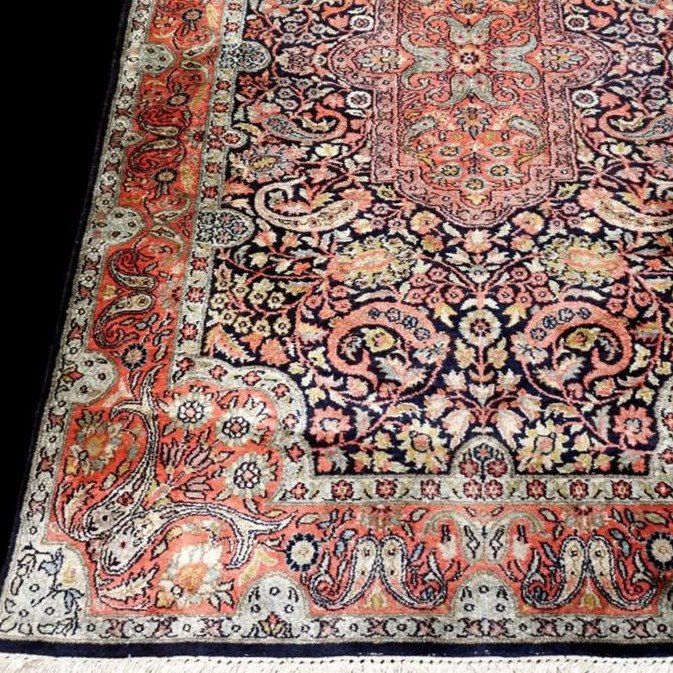 Tapis en soie du Cachemire, 94 x 153 cm, soie nouée main, Jammu-et-cachemire vers 1970-1980-photo-3