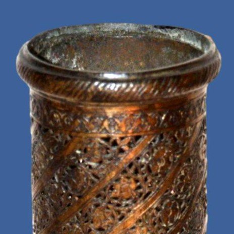 Empire Of Roses, Rare Chamdân, Kadjar Brass Column Torch Pierced With Roses, Iran XIX-photo-2