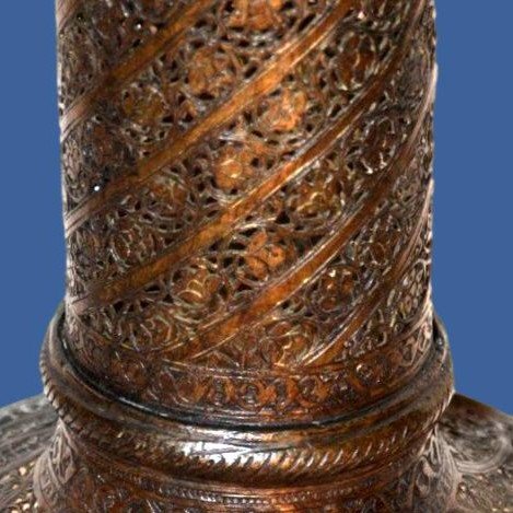 Empire Of Roses, Rare Chamdân, Kadjar Brass Column Torch Pierced With Roses, Iran XIX-photo-3