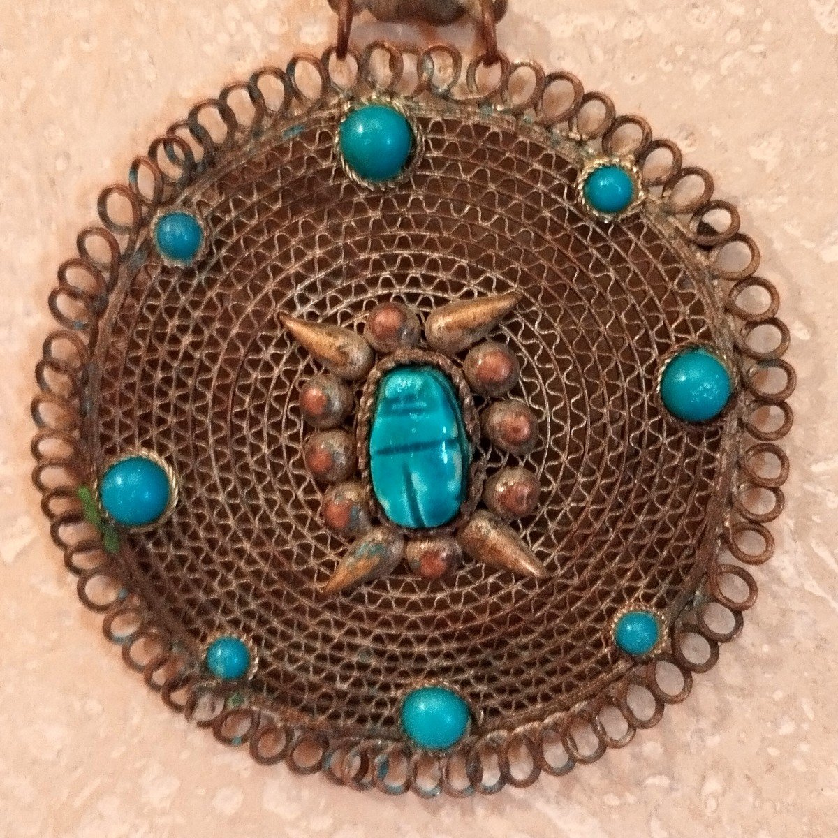 Pendentif en médaillon, turquoise, cuivre argenté, Turquie vers 1900 - 1920, bon état-photo-2