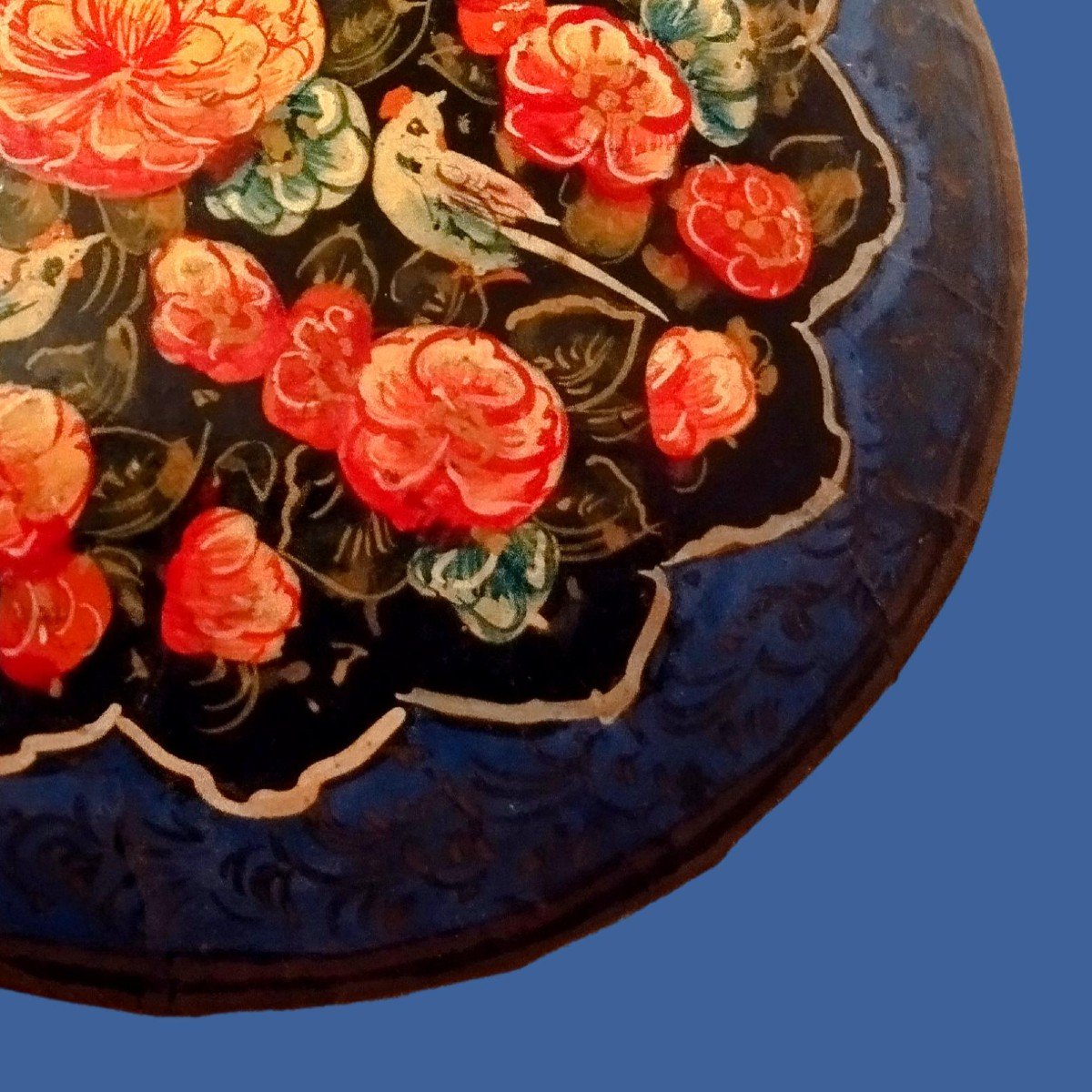 Boite ronde en papier maché d'époque Kadjar, décor de roses, Iran, Perse, du XIXème-photo-3