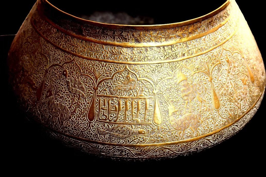 Indo-persian "tâs" Basin, Diam. 34 Cm, Calligraphy, Niches, Animals, Finely Chiseled, 19th Century-photo-2