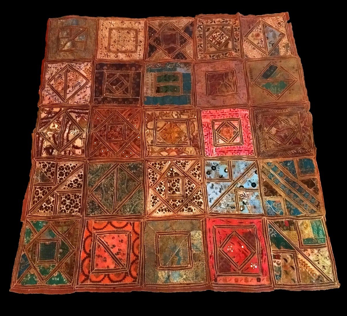 Tenture Indienne ancienne, 193 x 196 cm, Patchwork de tissus, d'époque XIXème, Inde Collection-photo-3