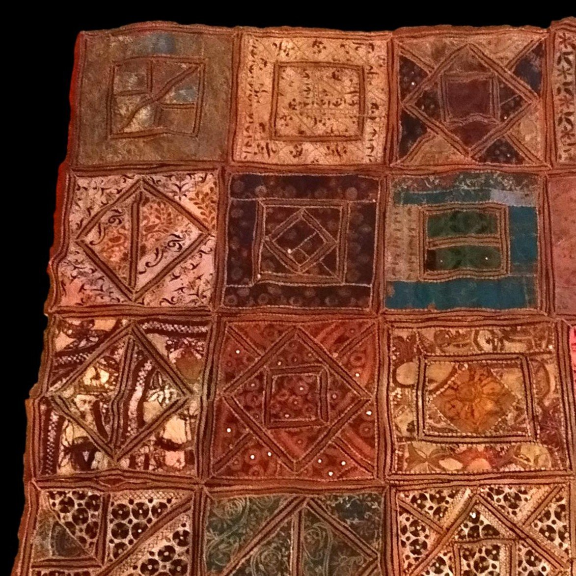 Tenture Indienne ancienne, 193 x 196 cm, Patchwork de tissus, d'époque XIXème, Inde Collection-photo-4