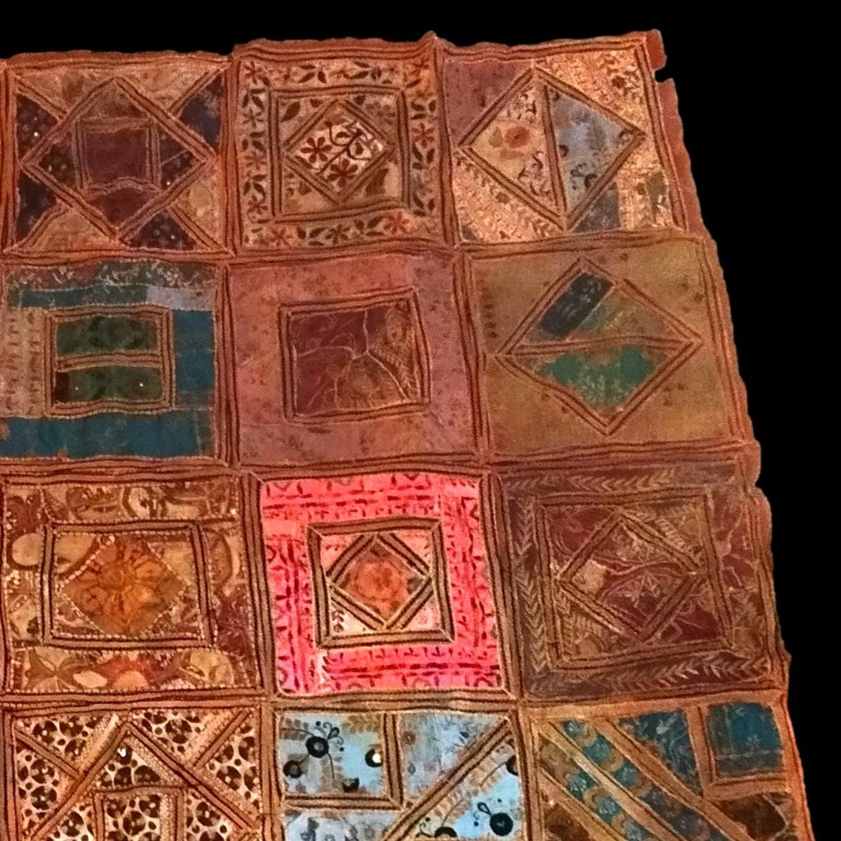 Tenture Indienne ancienne, 193 x 196 cm, Patchwork de tissus, d'époque XIXème, Inde Collection-photo-1