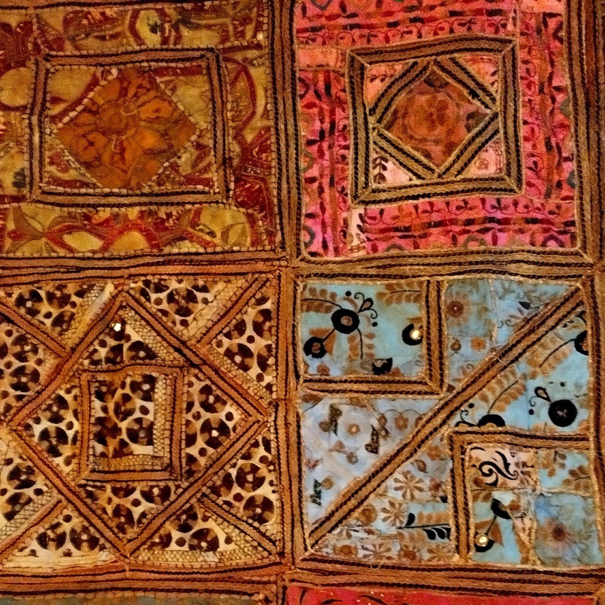 Tenture Indienne ancienne, 193 x 196 cm, Patchwork de tissus, d'époque XIXème, Inde Collection-photo-4